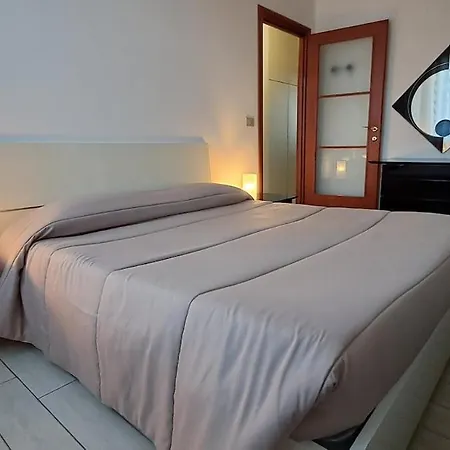 Tra Canali E Sapori Locali