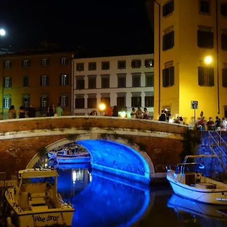 Tra Canali E Sapori Locali *