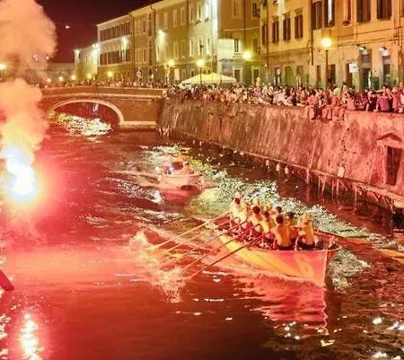 Tra Canali E Sapori Locali Livorno